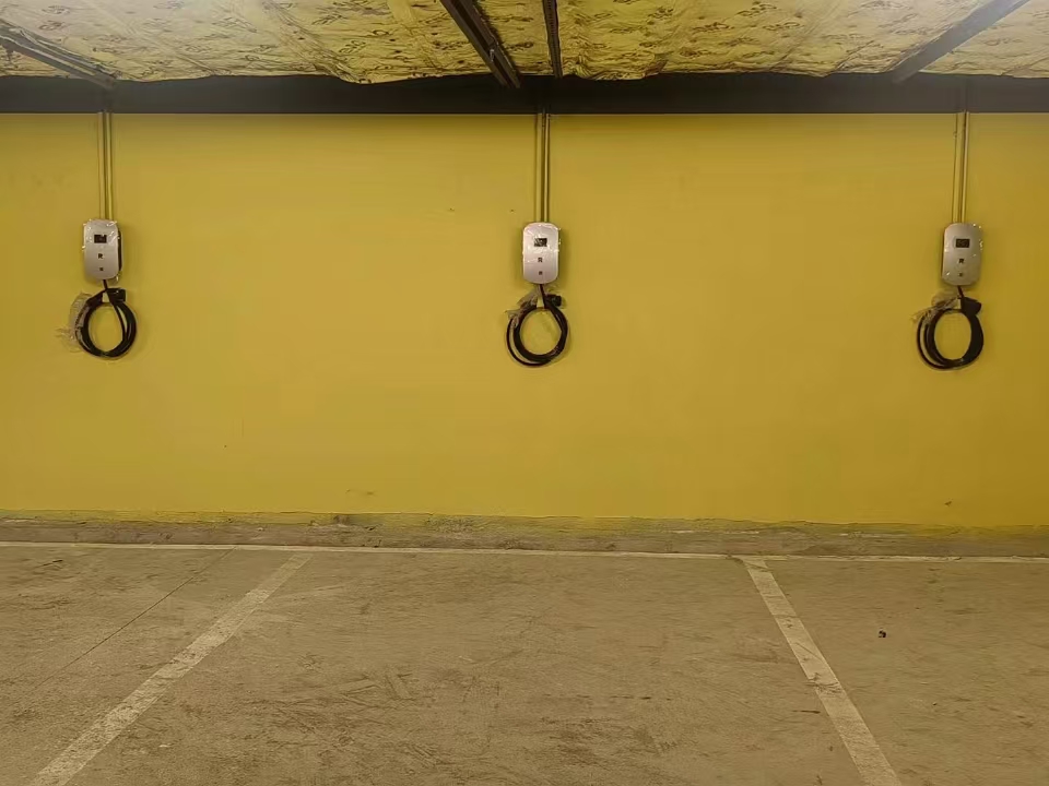 充电桩 家用 / 商用